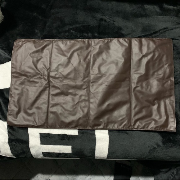 Gucci 2 side Mat - Picture 2 of 5